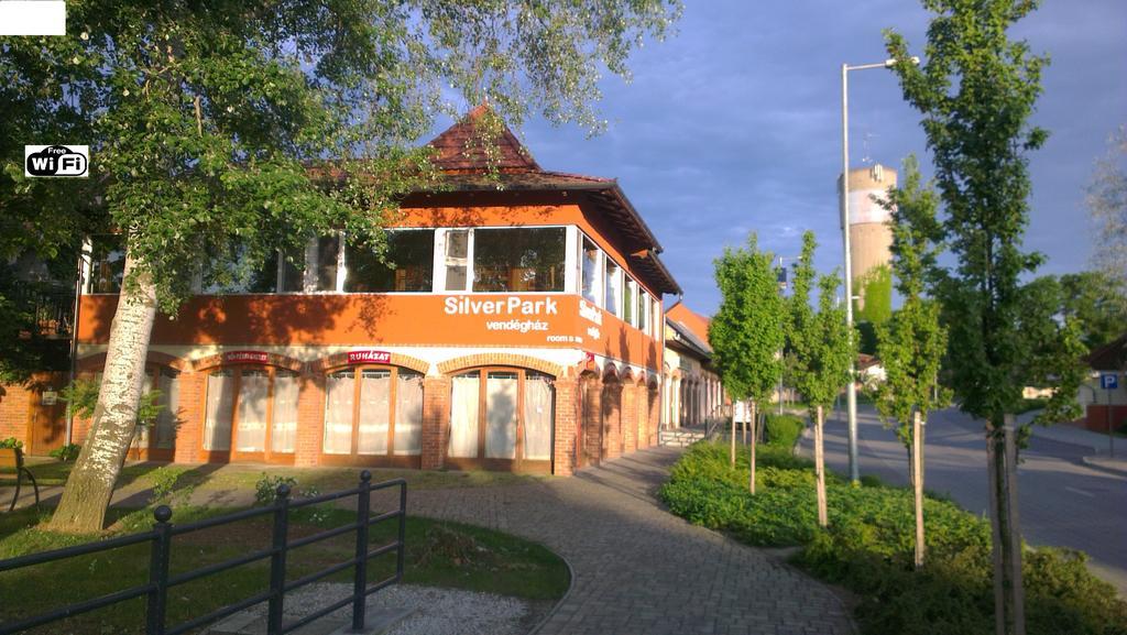 Silver Park Vendégház Hotel Berettyóújfalu Kültér fotó